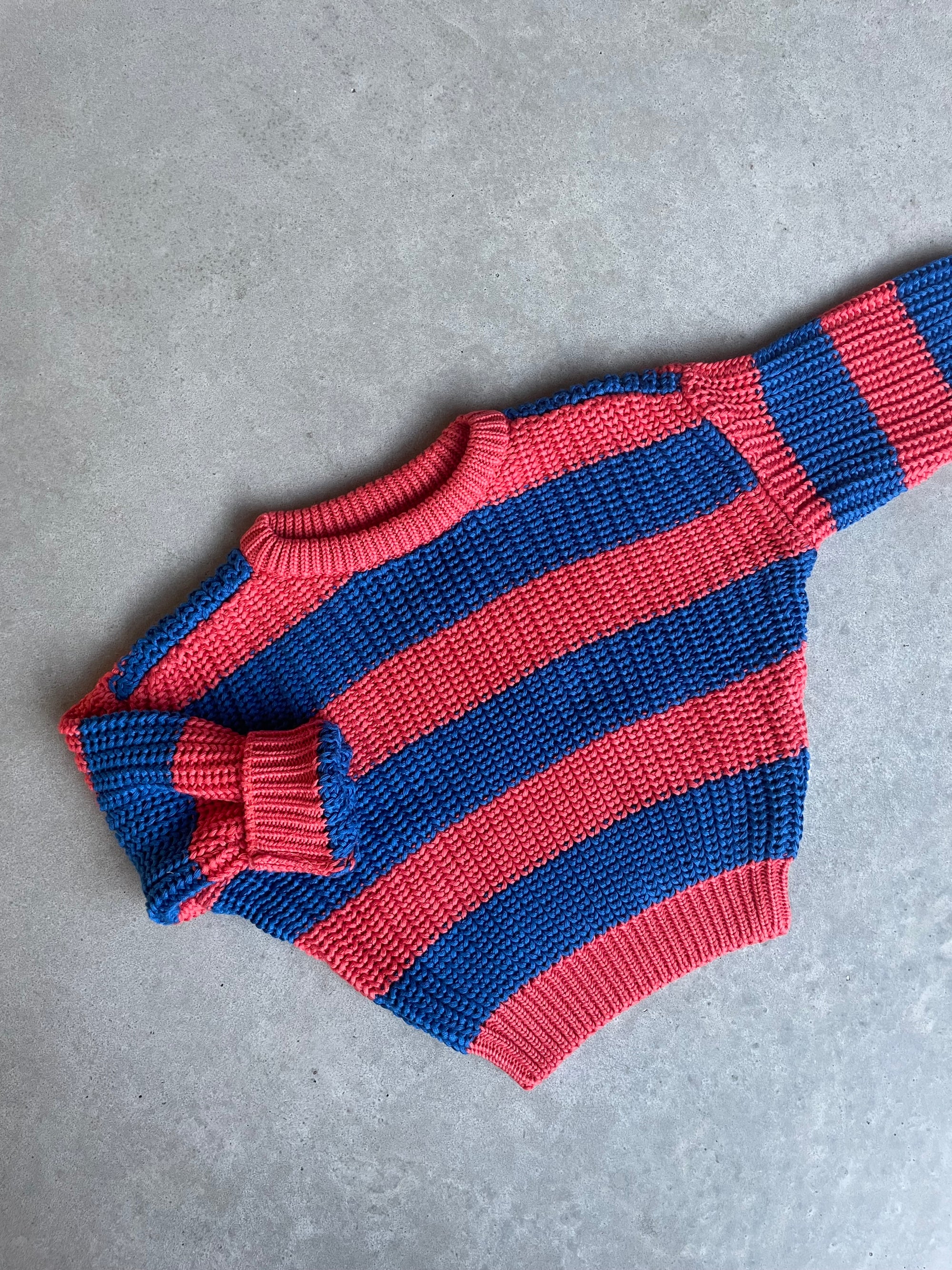 Oversized knitted sweater - rood-blauw gestreept