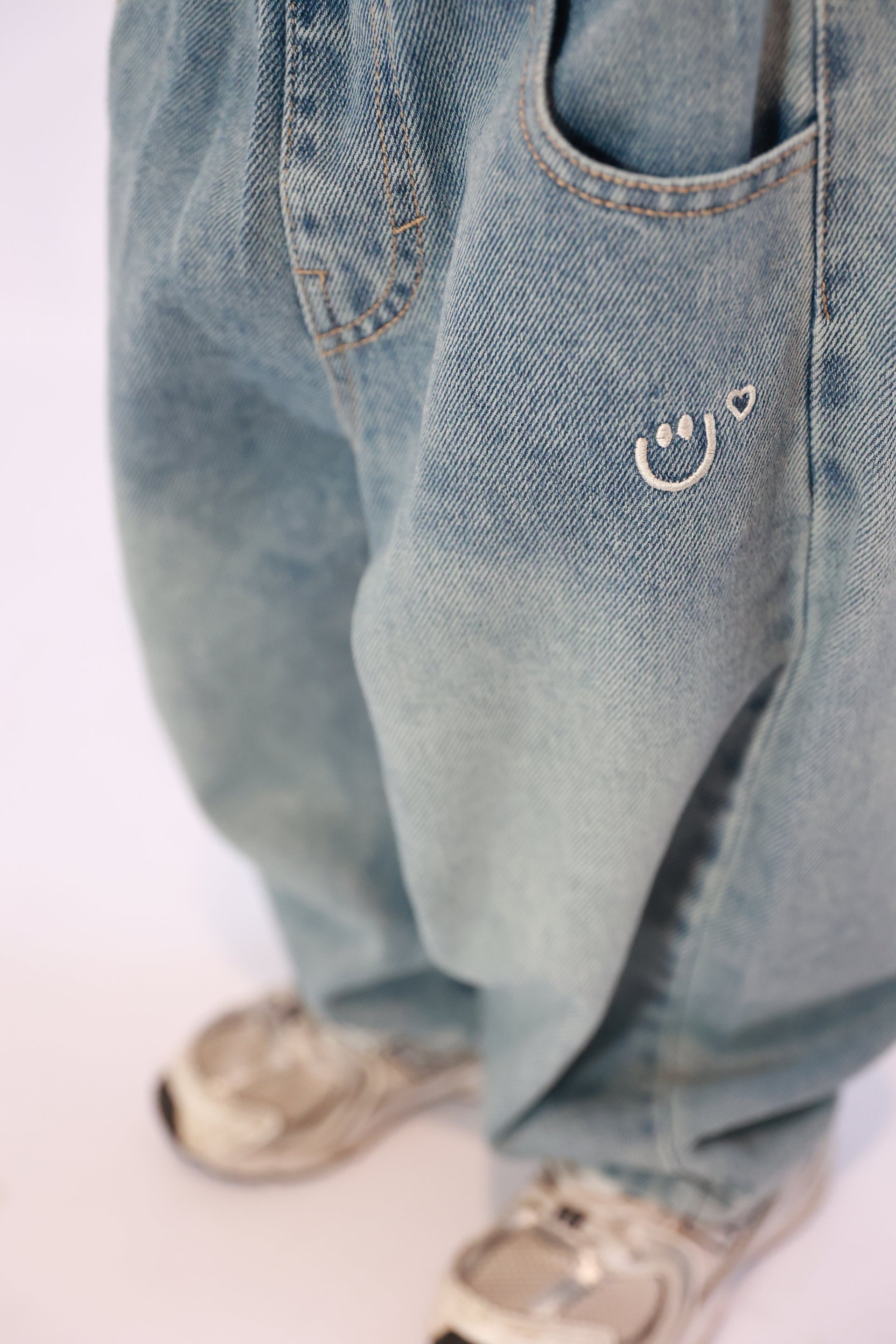 Baggy smiley jeans