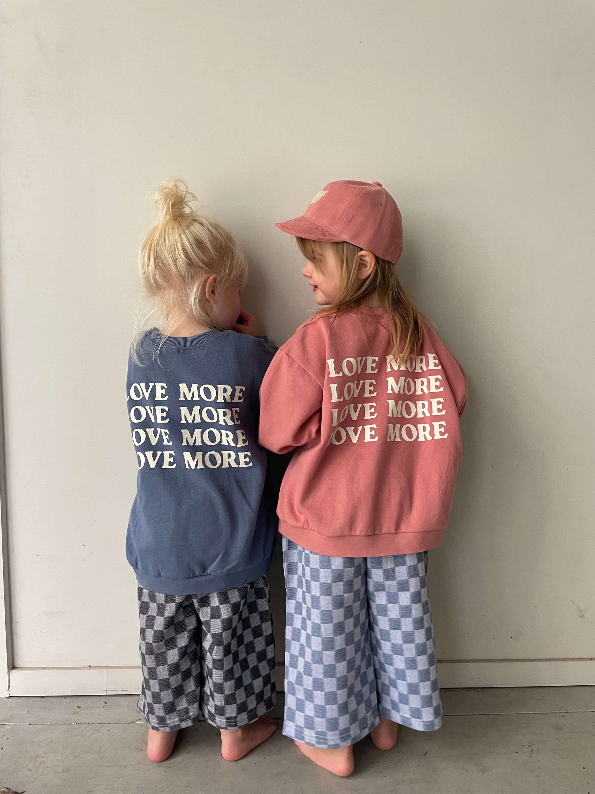 Oversized love more sweater - blauw