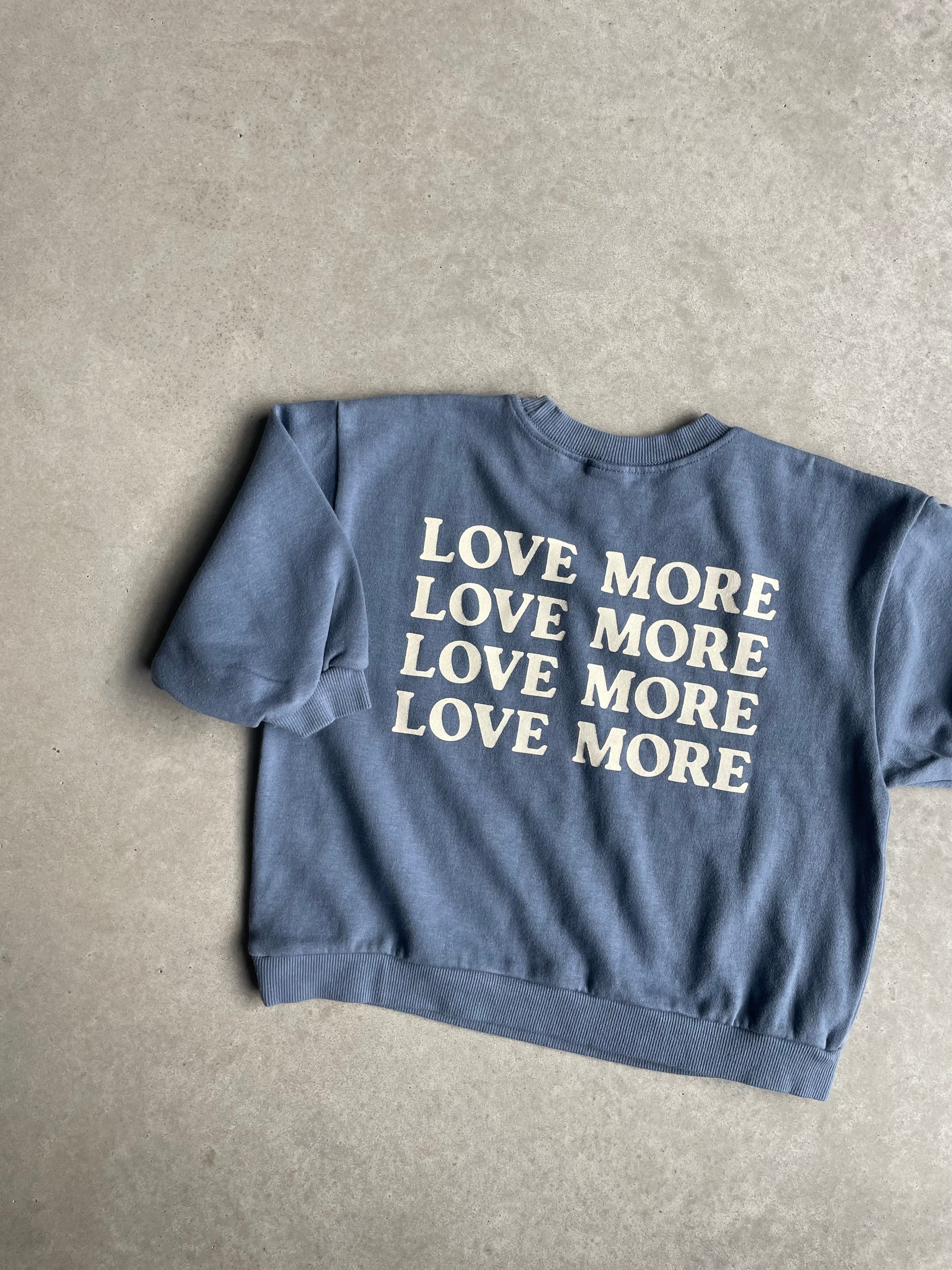 Oversized love more sweater - blauw