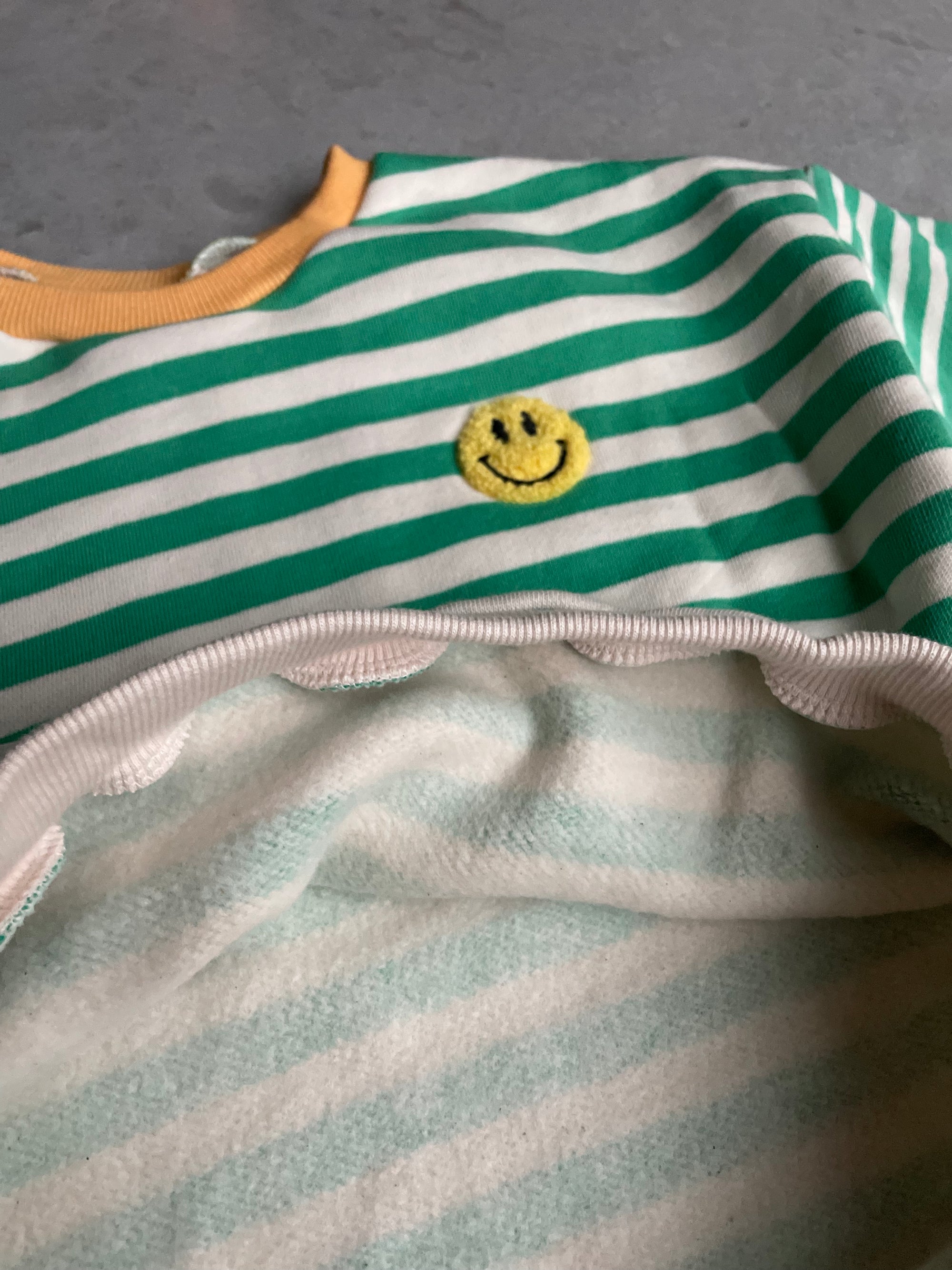 Striped smiley sweater - groen