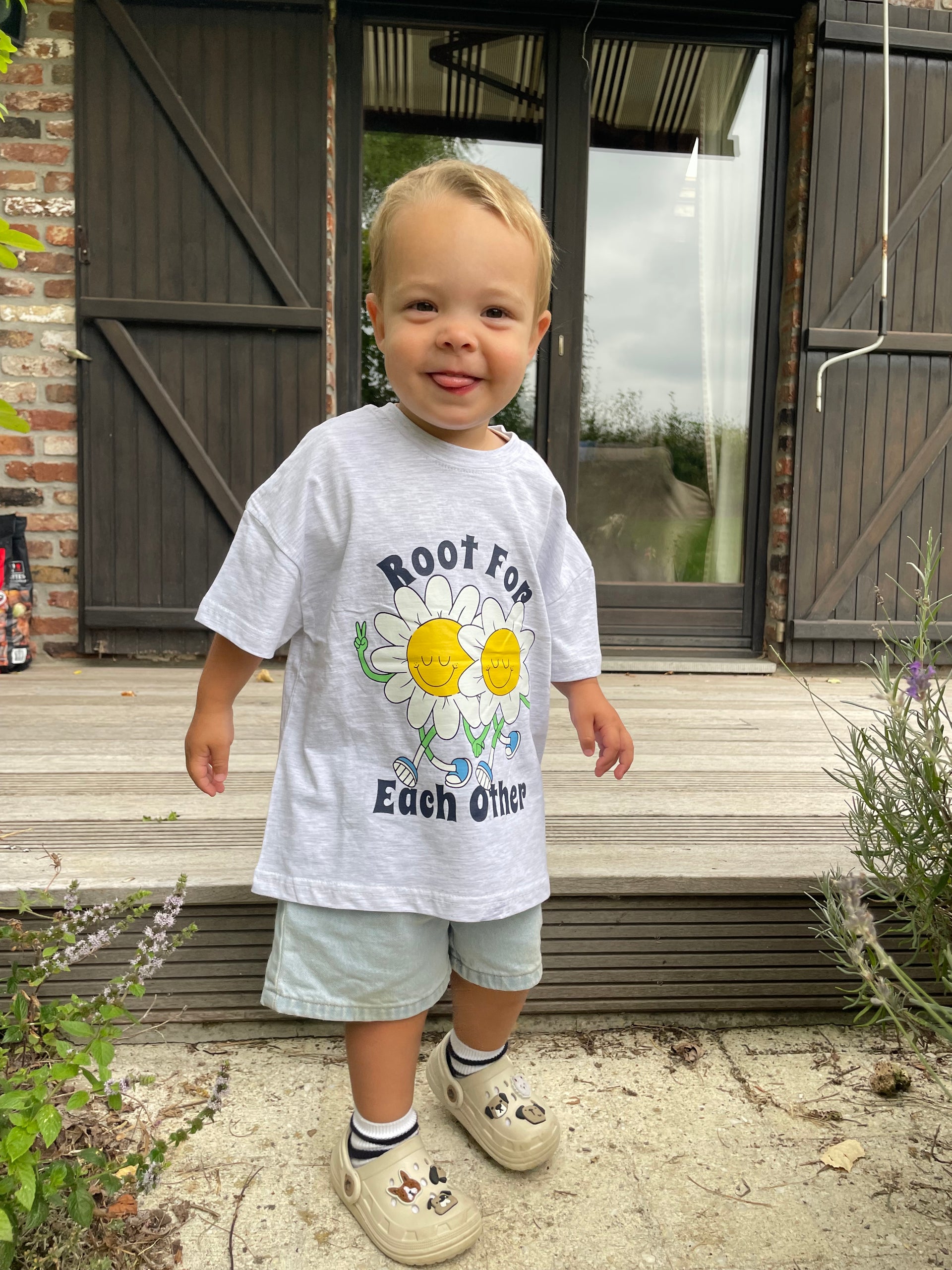 Oversized t-shirt root for each other (kids)