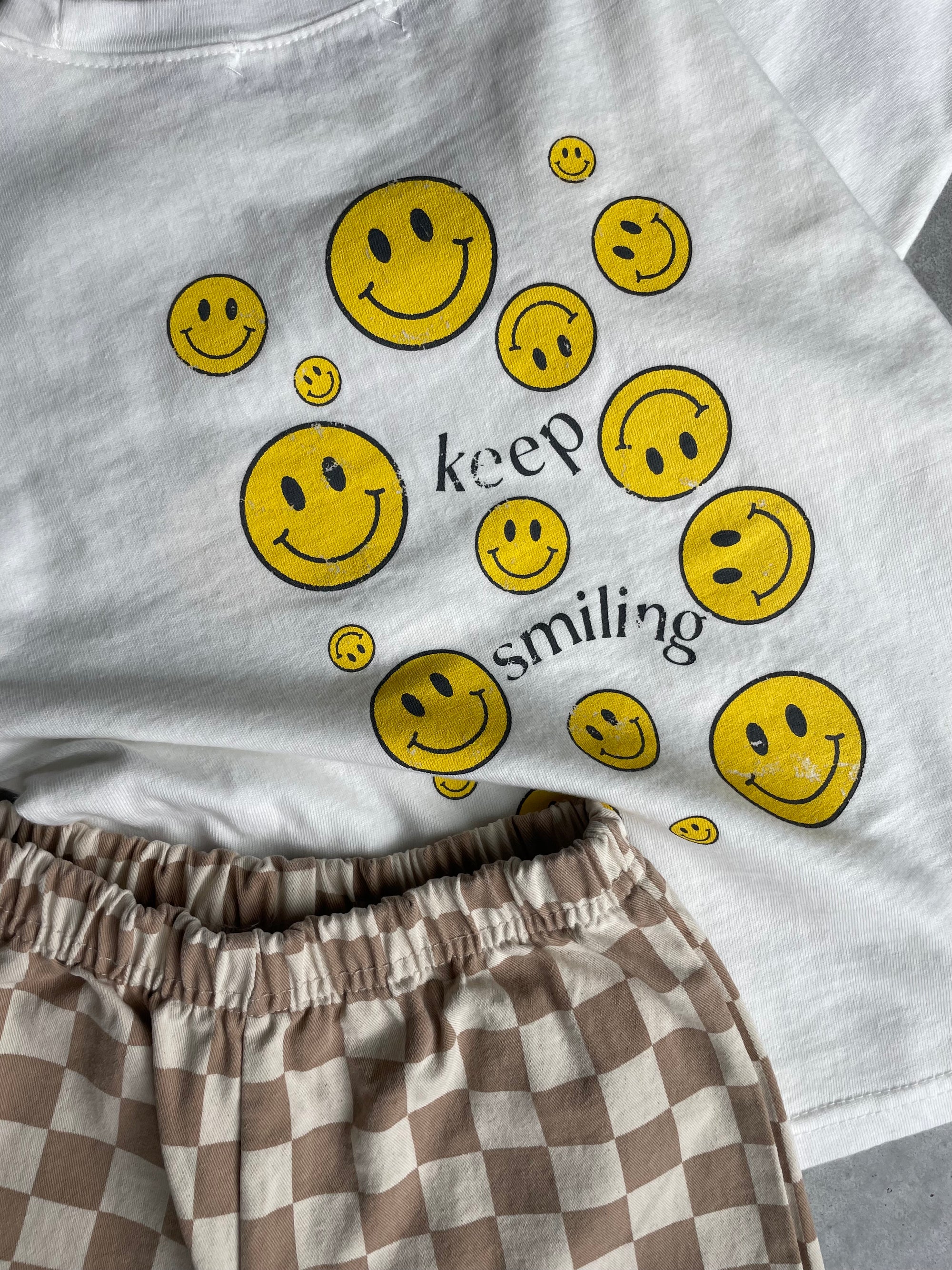 Keep smiling tee - wit