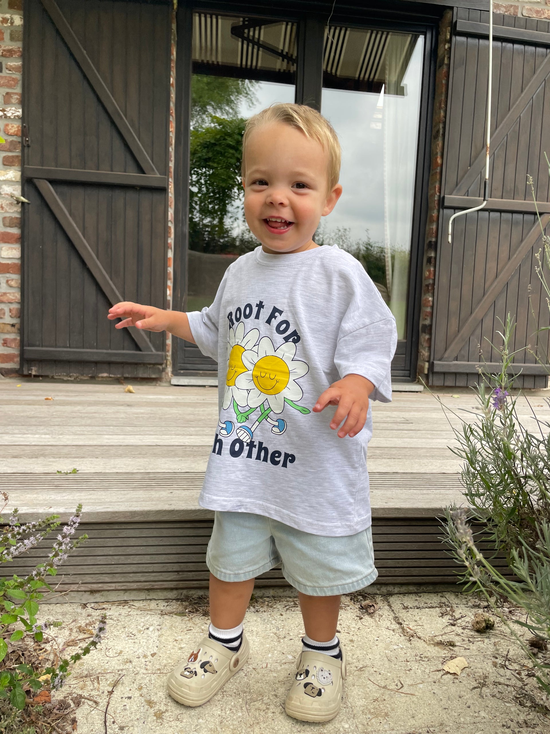 Oversized t-shirt root for each other (kids)