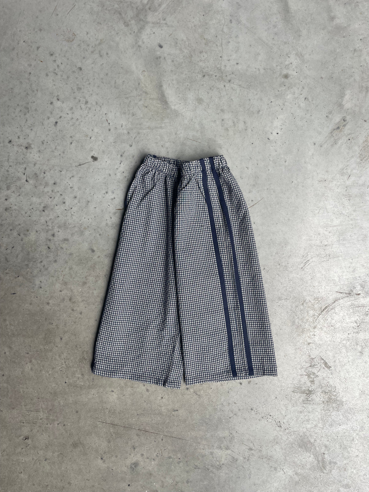 Check tracked pants
