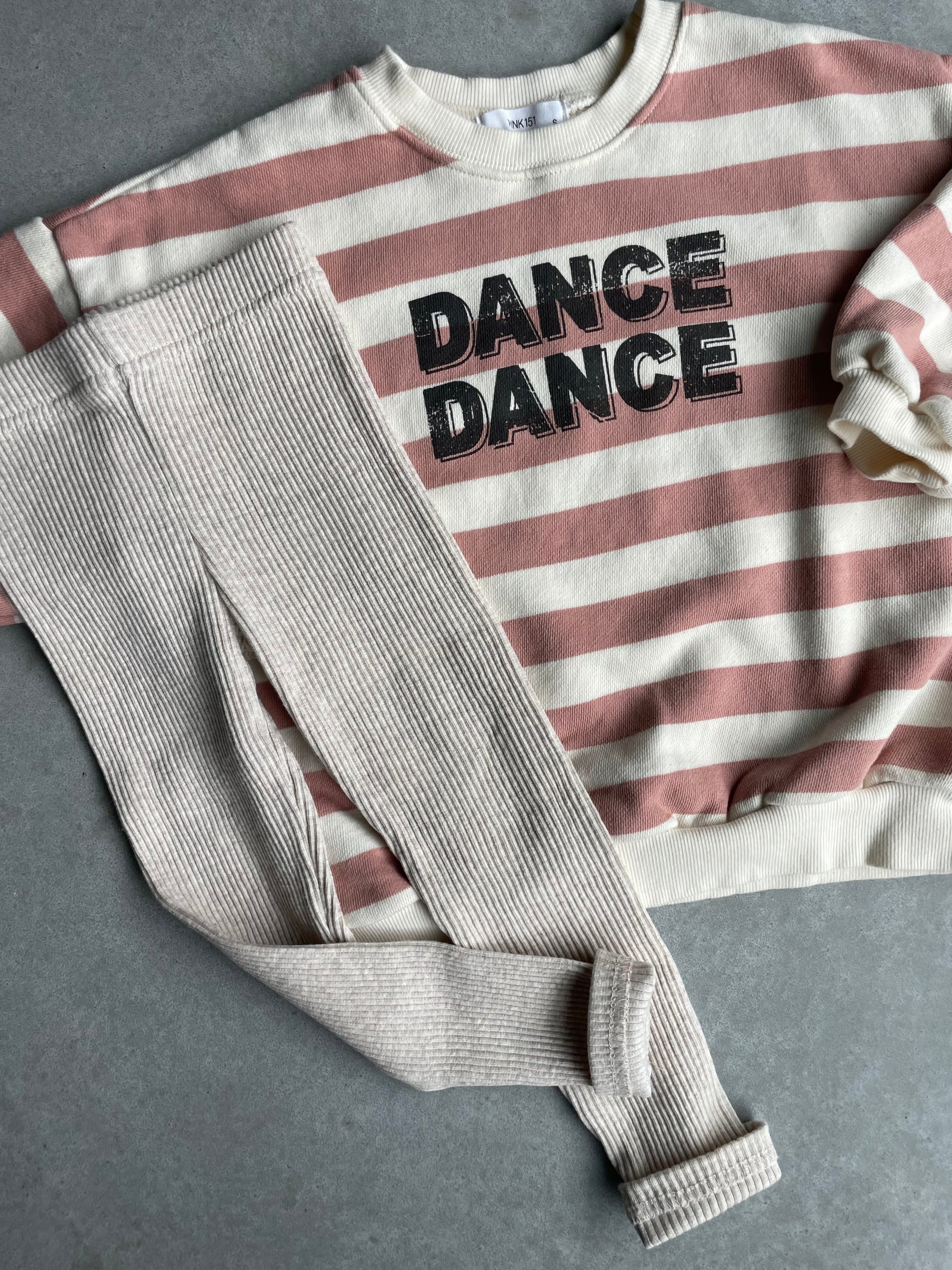 Oversized dance dance sweater - oudroze