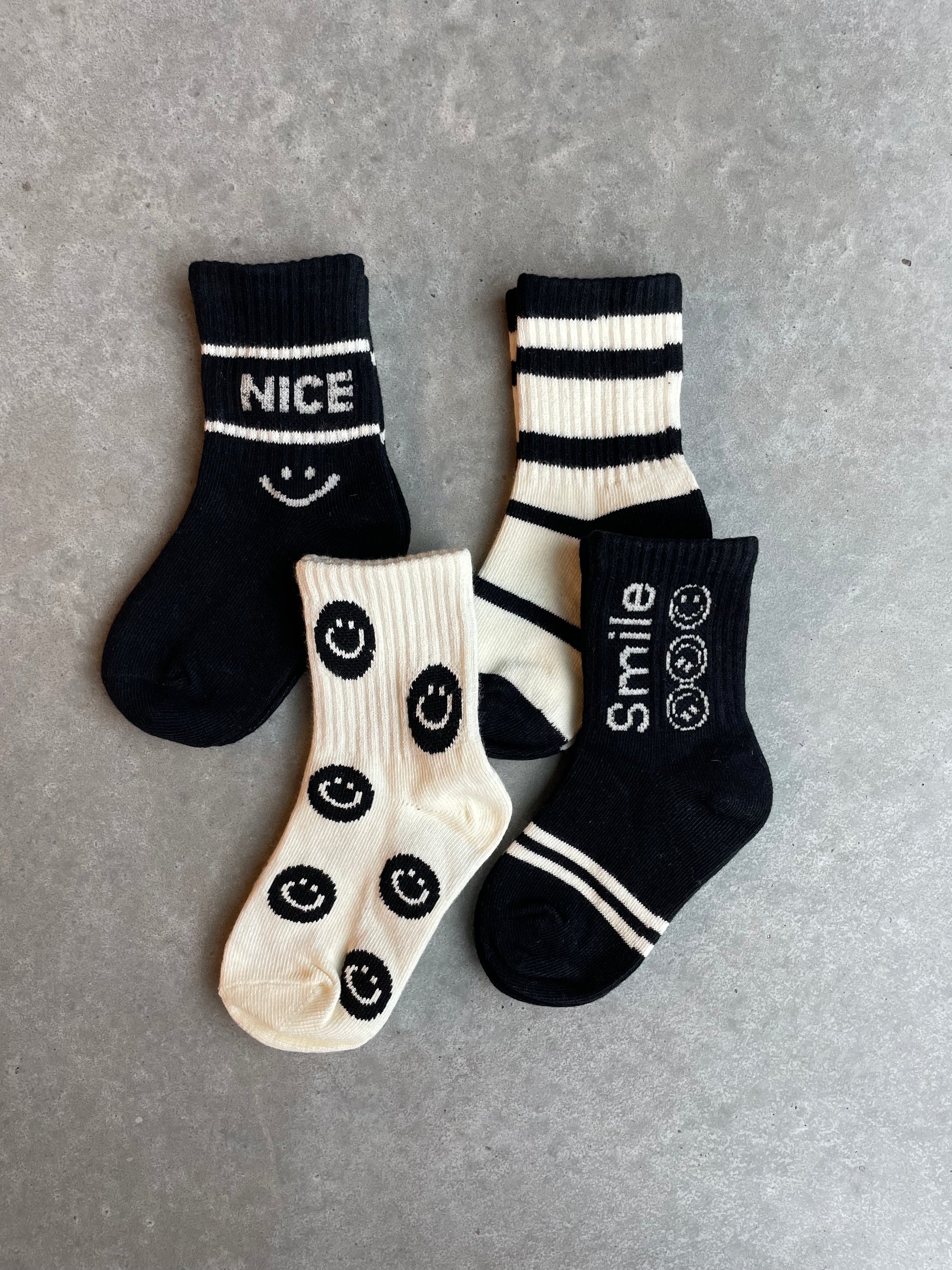 Smiley socks - black & white