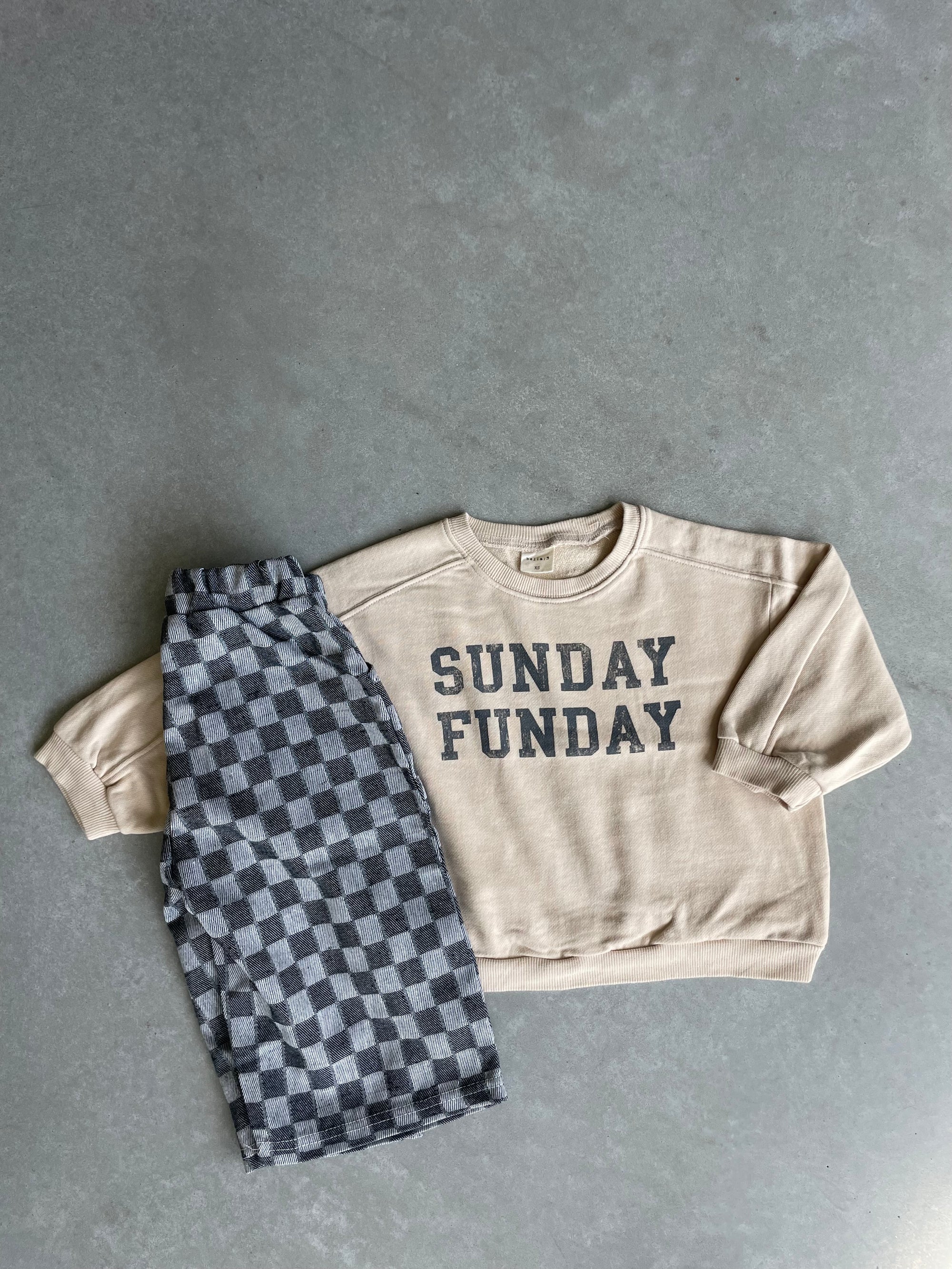 Oversized sunday funday sweater - beige