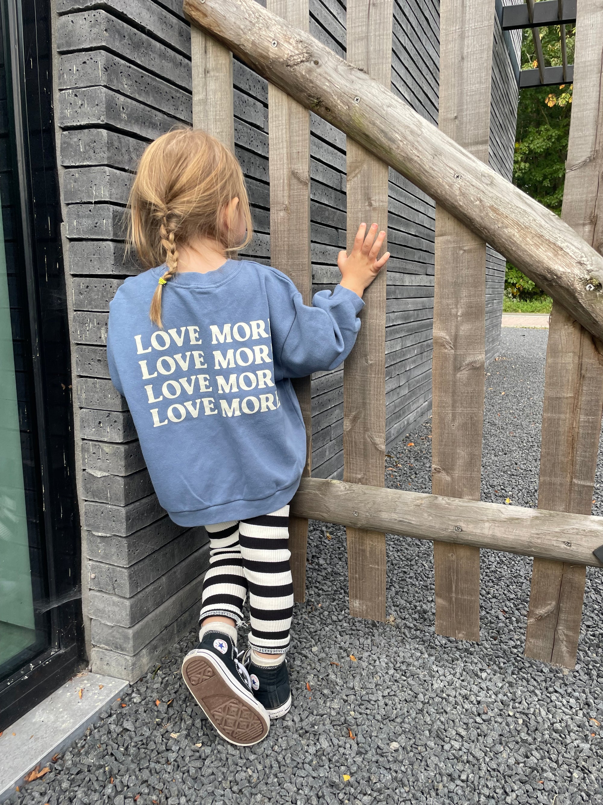 Oversized love more sweater - blauw