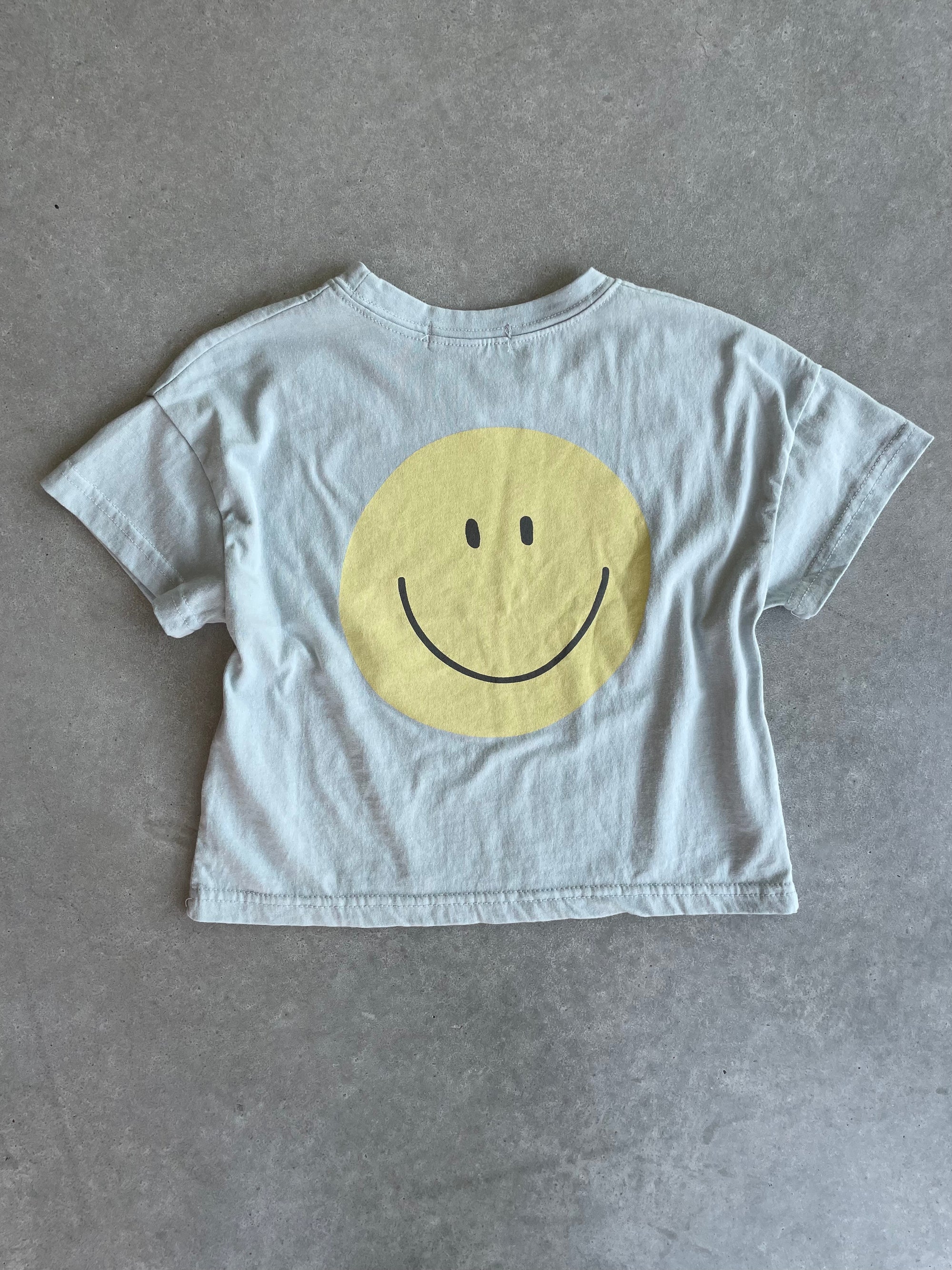 T-shirt souriant