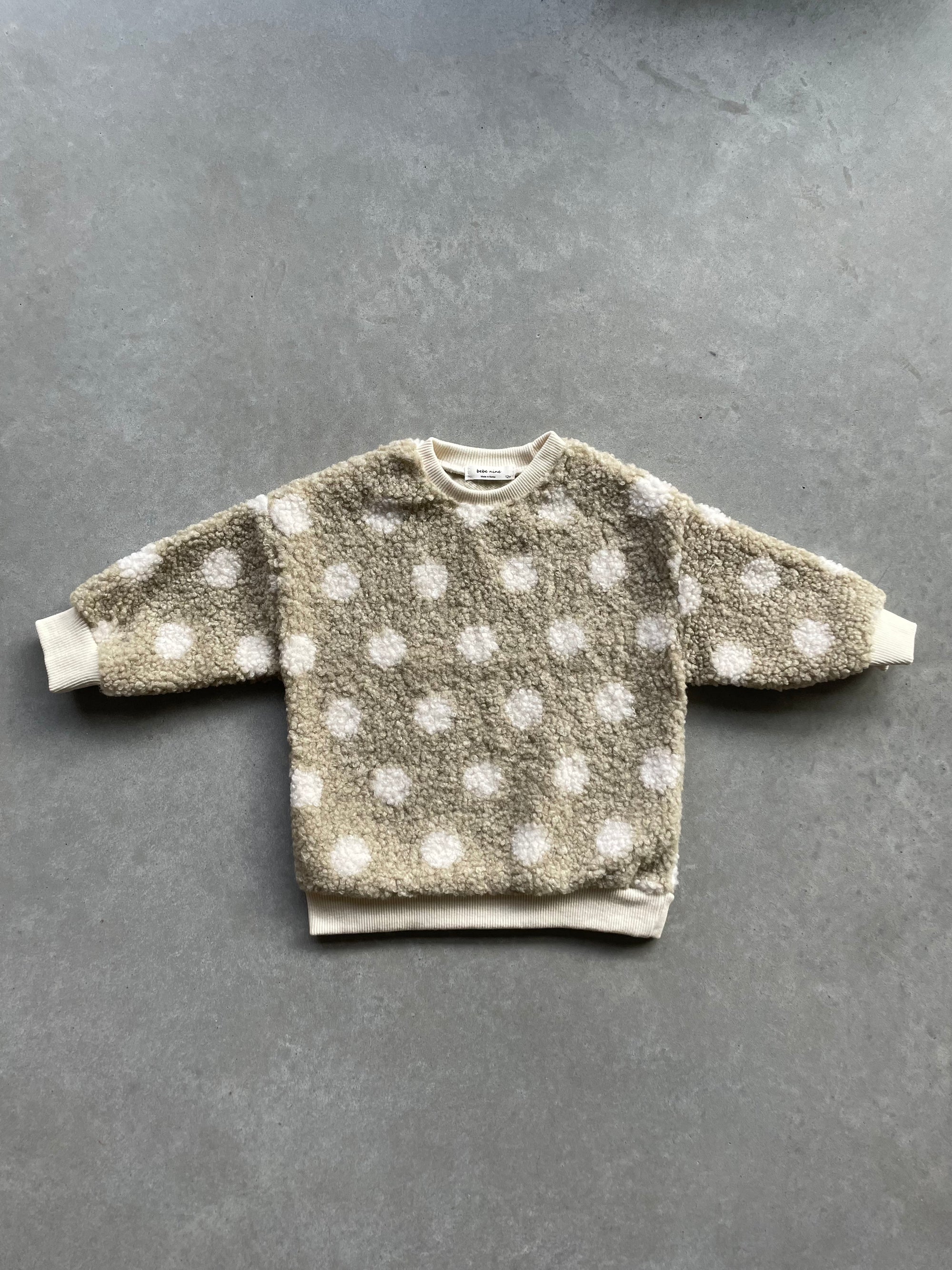 Sweater with dots